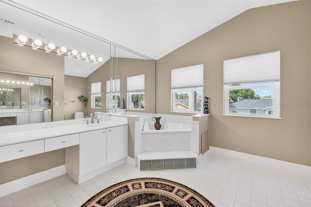 10376 SW 18th St, Davie, FL 33324