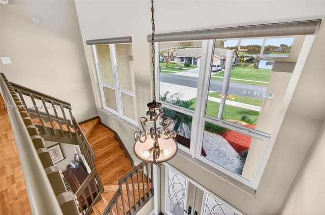 10376 SW 18th St, Davie, FL 33324