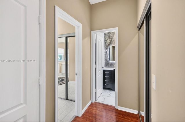 10376 SW 18th St, Davie, FL 33324