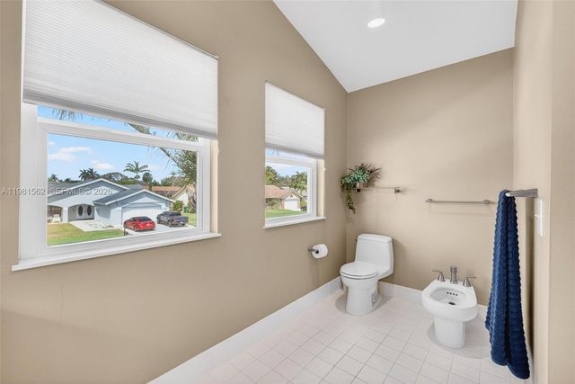 10376 SW 18th St, Davie, FL 33324