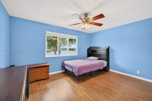 10376 SW 18th St, Davie, FL 33324