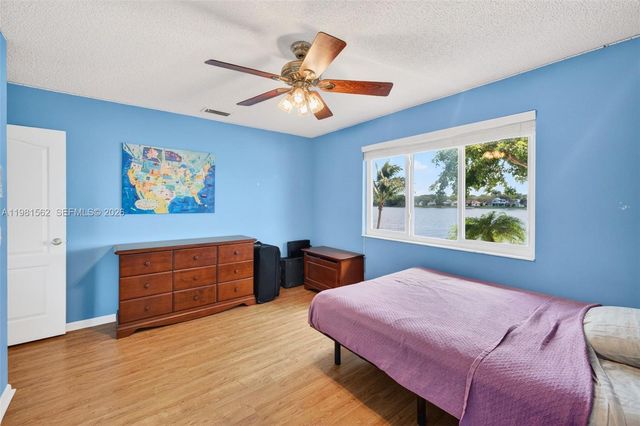 10376 SW 18th St, Davie, FL 33324