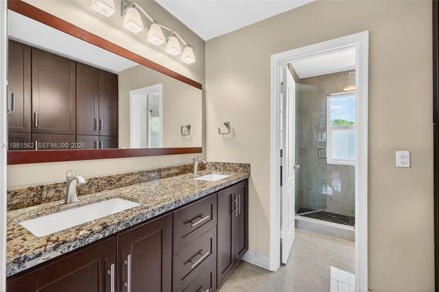 10376 SW 18th St, Davie, FL 33324