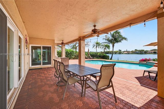 10376 SW 18th St, Davie, FL 33324