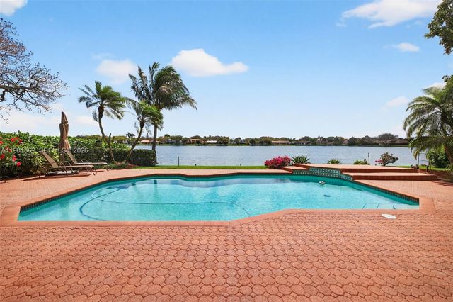 10376 SW 18th St, Davie, FL 33324