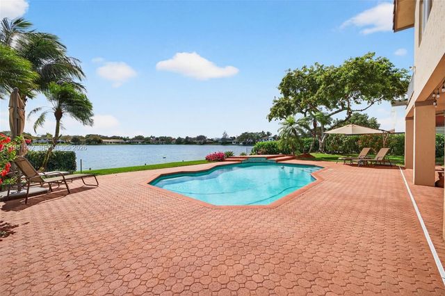 10376 SW 18th St, Davie, FL 33324