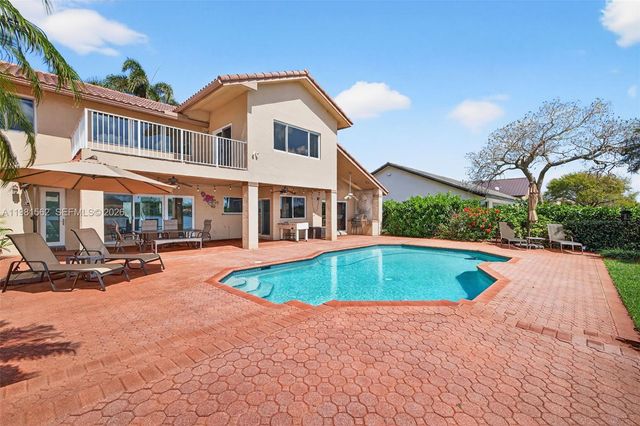 10376 SW 18th St, Davie, FL 33324