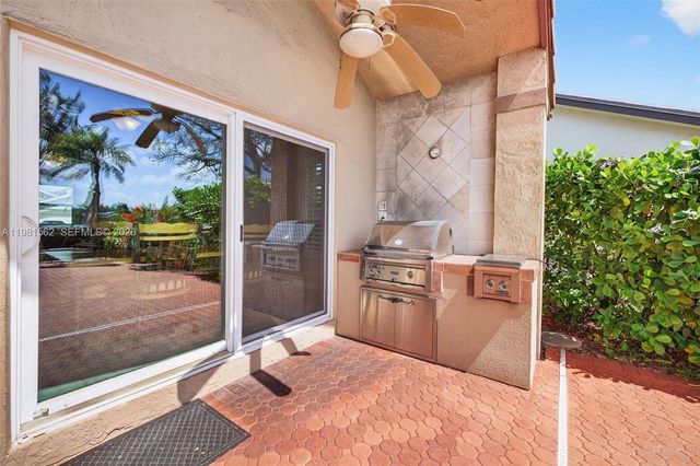 10376 SW 18th St, Davie, FL 33324