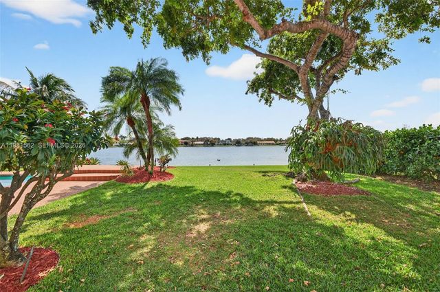 10376 SW 18th St, Davie, FL 33324