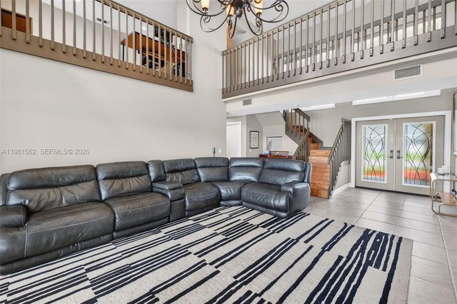 10376 SW 18th St, Davie, FL 33324