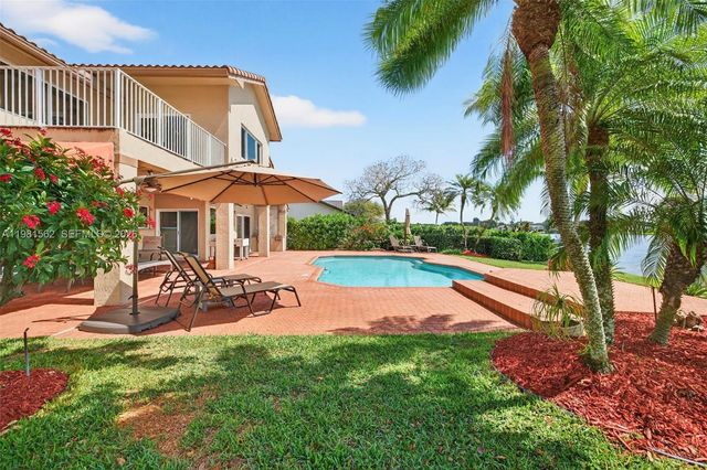 10376 SW 18th St, Davie, FL 33324