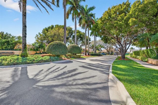 10376 SW 18th St, Davie, FL 33324