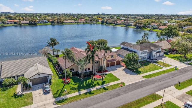 10376 SW 18th St, Davie, FL 33324