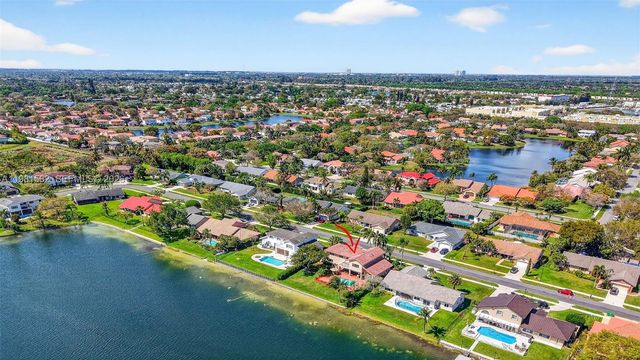 10376 SW 18th St, Davie, FL 33324