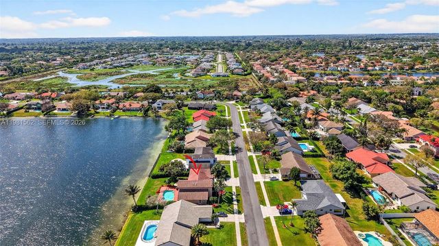 10376 SW 18th St, Davie, FL 33324