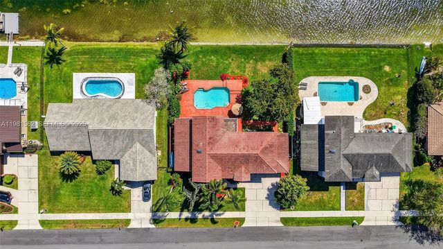 10376 SW 18th St, Davie, FL 33324