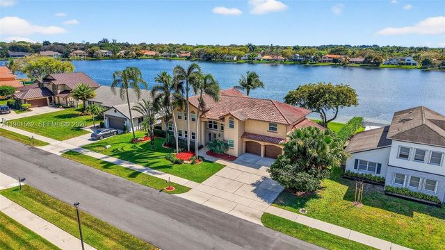 10376 SW 18th St, Davie, FL 33324