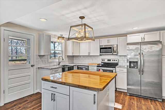 1088 Piney Grove School RD, Moneta, VA 24121