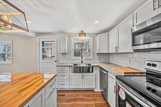 1088 Piney Grove School RD, Moneta, VA 24121