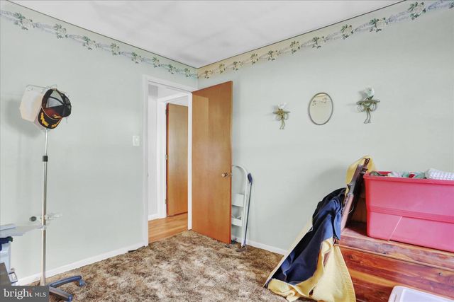 227 W NEVERSINK RD, Reading, PA 19606