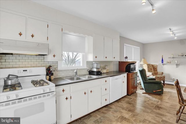 227 W NEVERSINK RD, Reading, PA 19606