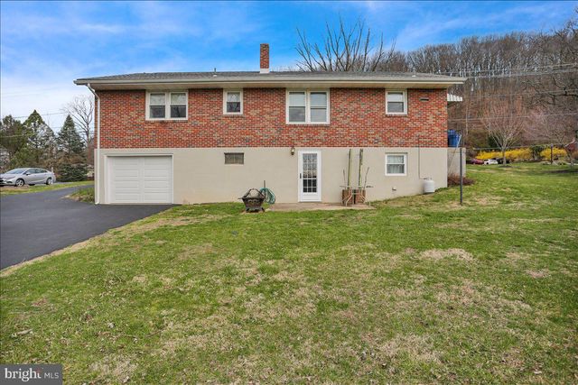 227 W NEVERSINK RD, Reading, PA 19606