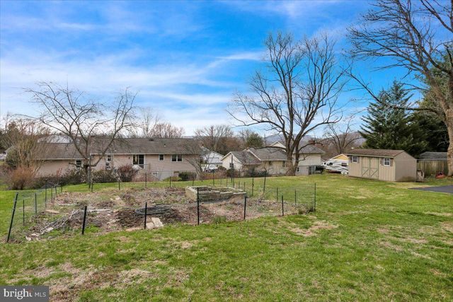 227 W NEVERSINK RD, Reading, PA 19606