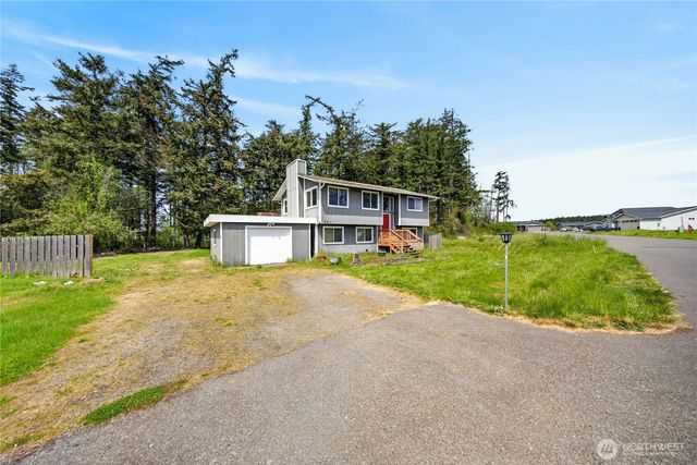 945 Walker Avenue, Oak Harbor, WA 98277