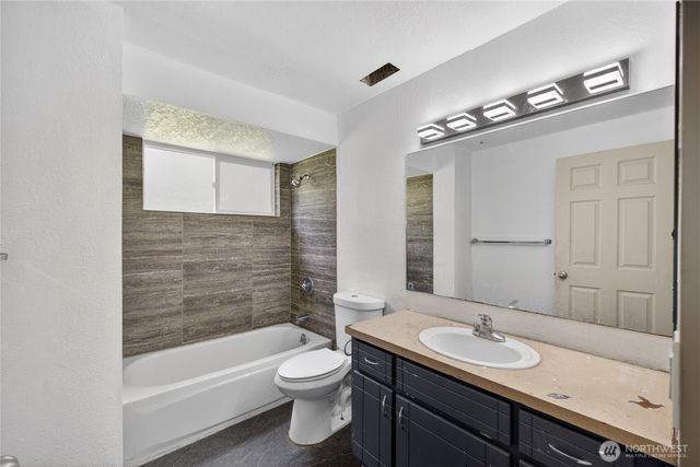 945 Walker Avenue, Oak Harbor, WA 98277