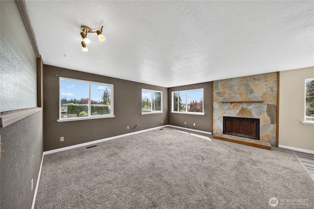 945 Walker Avenue, Oak Harbor, WA 98277