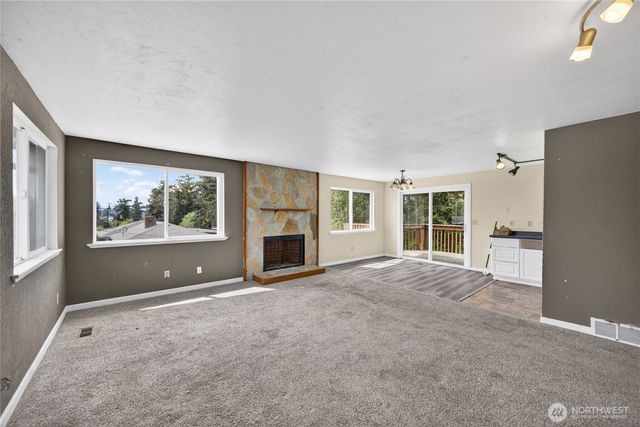 945 Walker Avenue, Oak Harbor, WA 98277