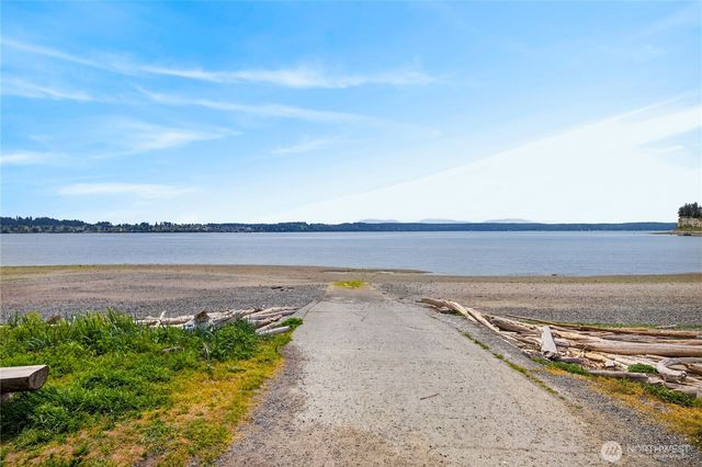 945 Walker Avenue, Oak Harbor, WA 98277