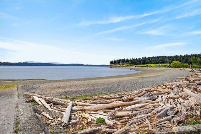 945 Walker Avenue, Oak Harbor, WA 98277