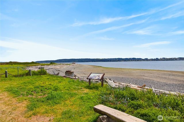 945 Walker Avenue, Oak Harbor, WA 98277