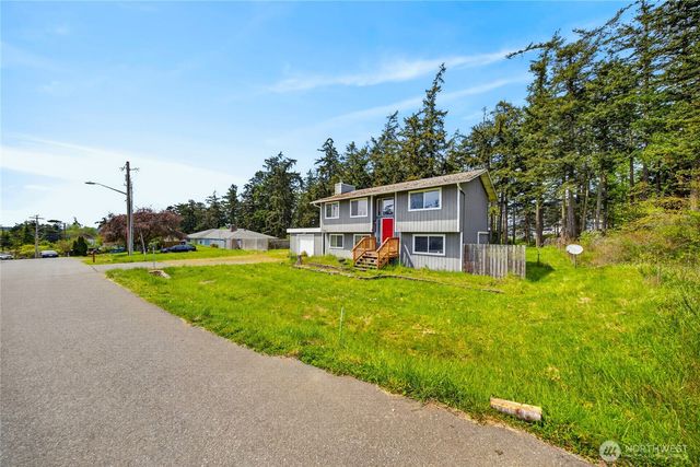 945 Walker Avenue, Oak Harbor, WA 98277
