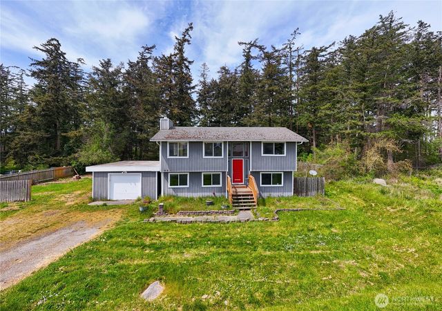 945 Walker Avenue, Oak Harbor, WA 98277