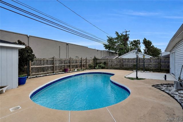 120 Nantucket Drive East, Cheektowaga, NY 14225