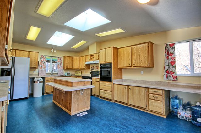 8060 Upper Applegate Road, Jacksonville, OR 97530