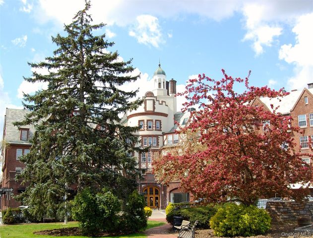 142 Garth Road 2S, Scarsdale, NY 10583