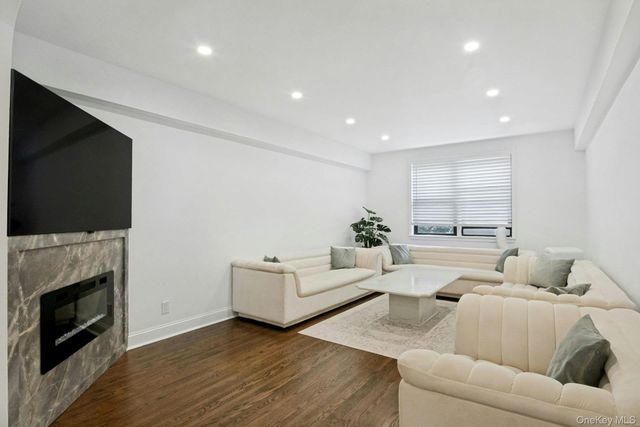142 Garth Road 2S, Scarsdale, NY 10583
