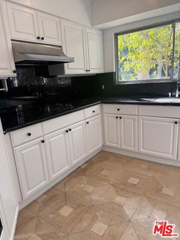 223 S Lasky Drive, Beverly Hills, CA 90212