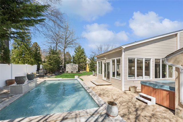 395 King Street, Westbury, NY 11590