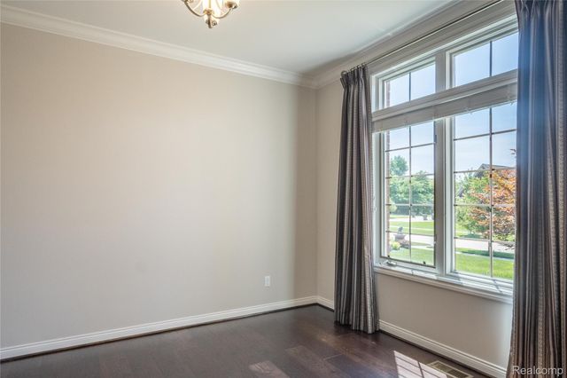 55712 Glenbrooke Drive, Shelby Charter Township, MI 48316