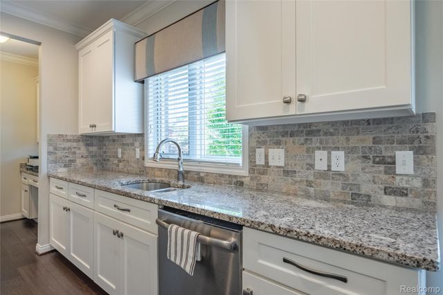 55712 Glenbrooke Drive, Shelby Charter Township, MI 48316