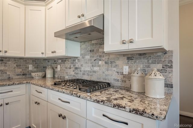 55712 Glenbrooke Drive, Shelby Charter Township, MI 48316