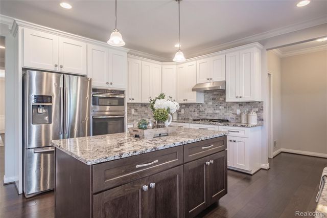 55712 Glenbrooke Drive, Shelby Charter Township, MI 48316