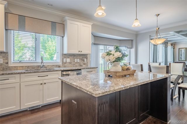 55712 Glenbrooke Drive, Shelby Charter Township, MI 48316