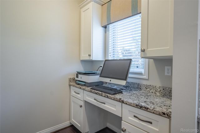 55712 Glenbrooke Drive, Shelby Charter Township, MI 48316