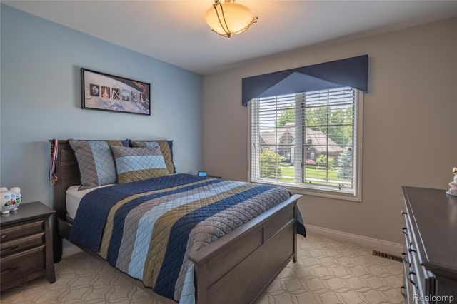 55712 Glenbrooke Drive, Shelby Charter Township, MI 48316