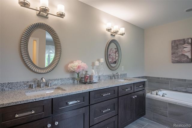 55712 Glenbrooke Drive, Shelby Charter Township, MI 48316